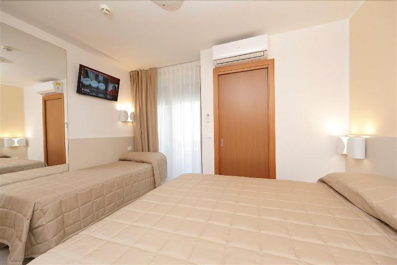 Hotel Meuble Zenith لينانو سابيادورو المظهر الخارجي الصورة
