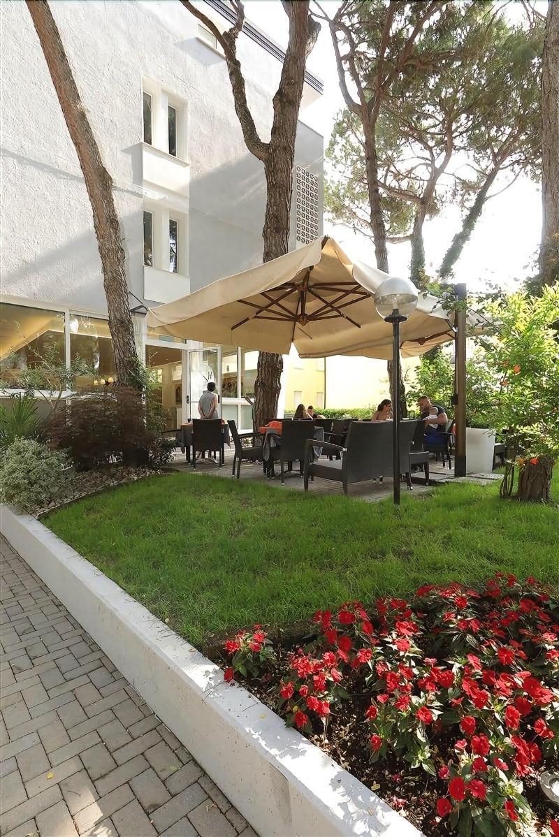 Hotel Meuble Zenith لينانو سابيادورو المظهر الخارجي الصورة