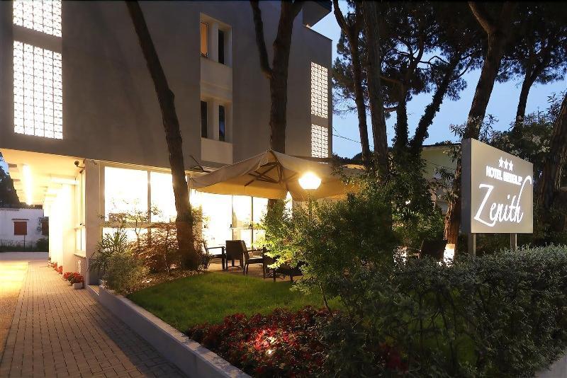 Hotel Meuble Zenith لينانو سابيادورو المظهر الخارجي الصورة