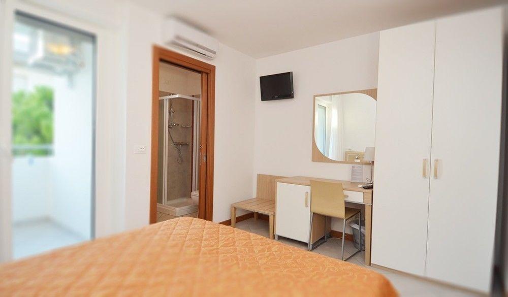 Hotel Meuble Zenith لينانو سابيادورو المظهر الخارجي الصورة