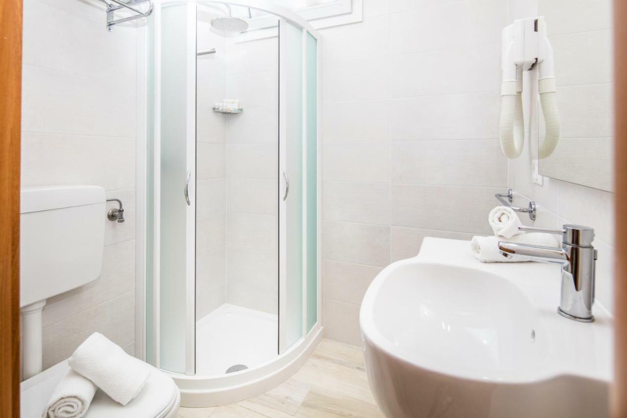 Hotel Meuble Zenith لينانو سابيادورو المظهر الخارجي الصورة