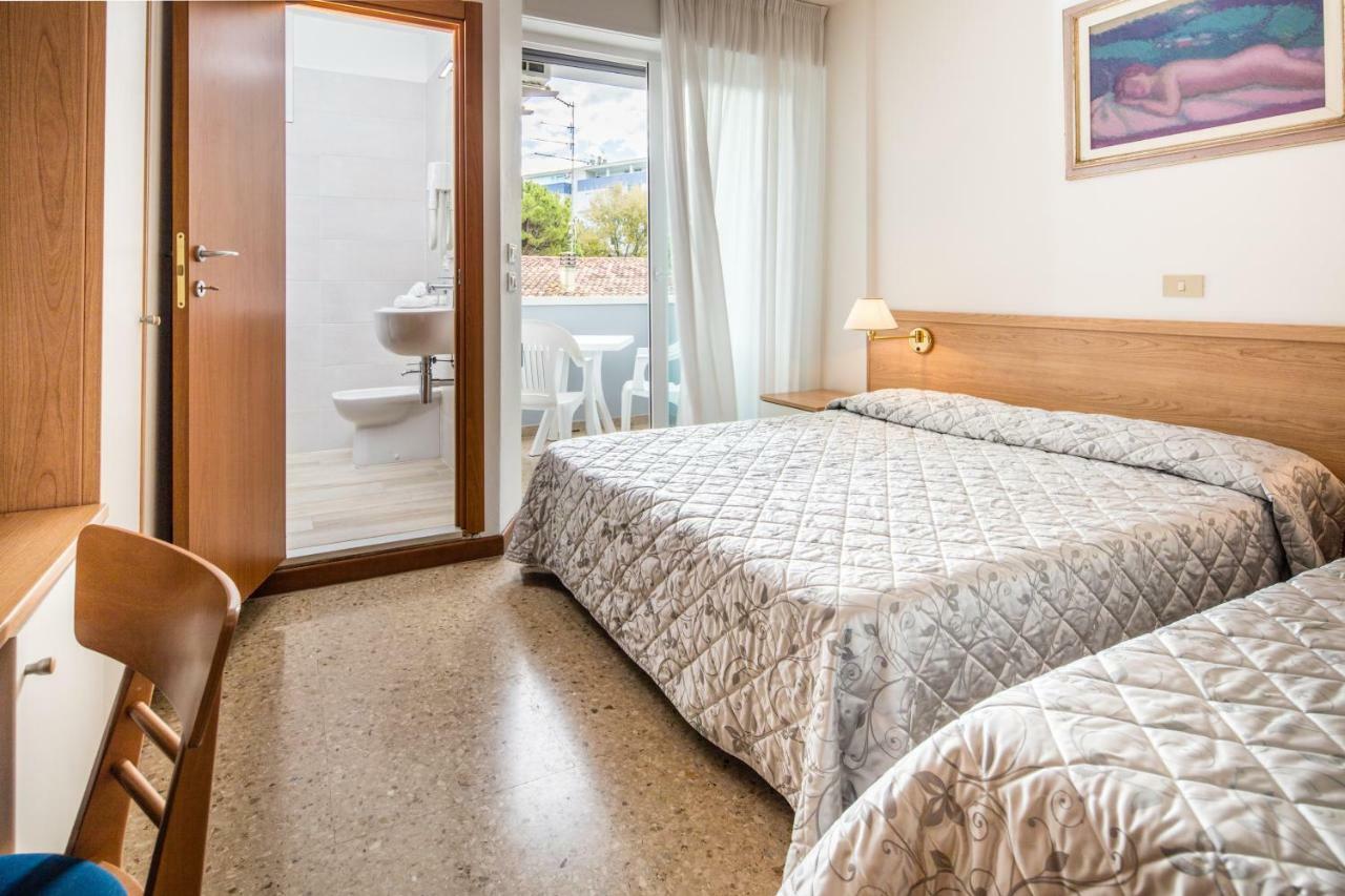 Hotel Meuble Zenith لينانو سابيادورو المظهر الخارجي الصورة