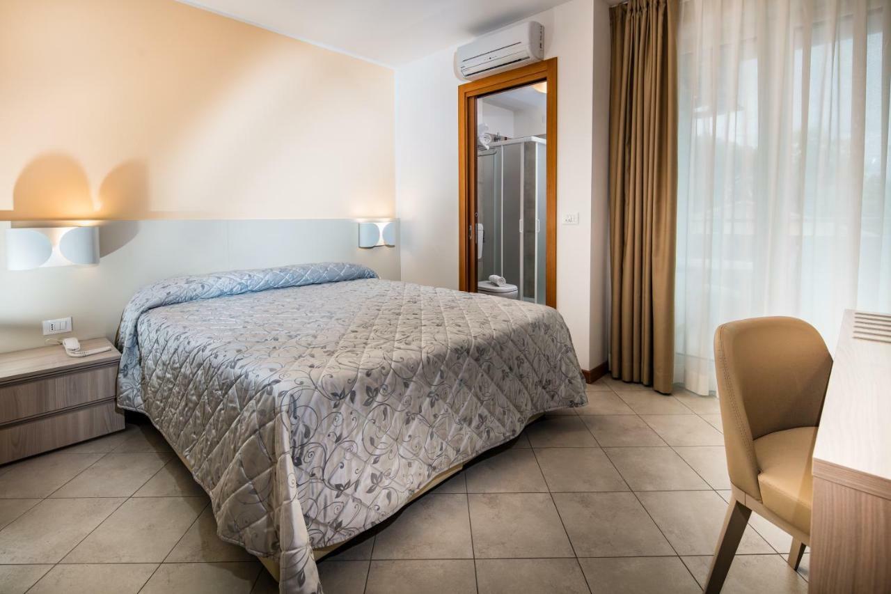Hotel Meuble Zenith لينانو سابيادورو المظهر الخارجي الصورة